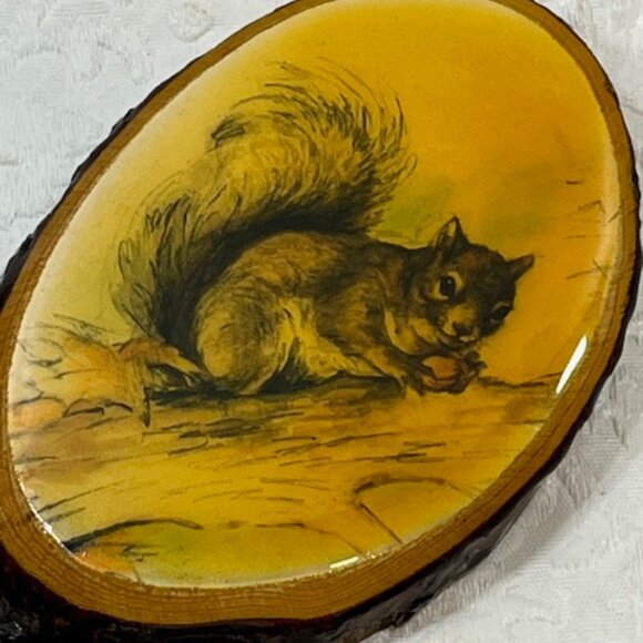 VTG Decoupage Squirrel Acorn on Log Slice Wood Bark Hanging Wall Decor 2.5"x4" - Picture 4 of 8